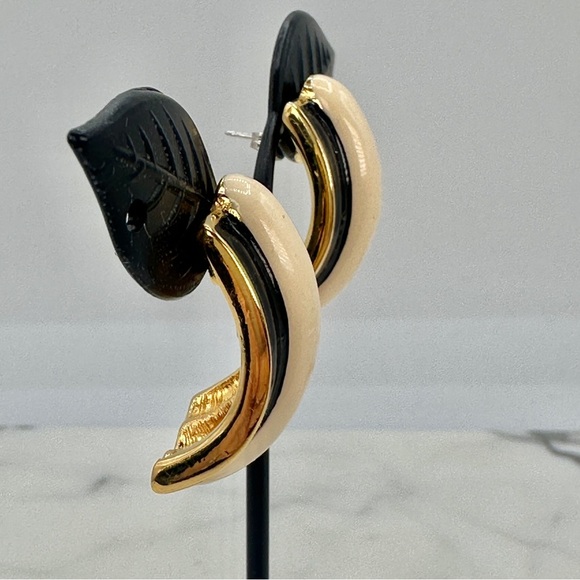 Vintage Monet Pierced Earrings 80s 90s Signed Half Hoops Black and Cream Enamel - Picture 6 of 10